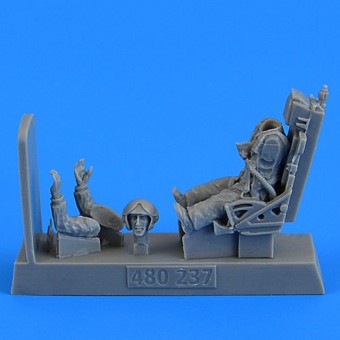 Aerobonus 480.237 Soviet Fighter Pilot with ejection seat for MiG-19 Farmer for Trumpeter/Eduard 1:48