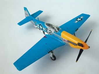Easy Model 36301 P51D Mustang Louie V E2C 375th fs, 361th fg 1:72