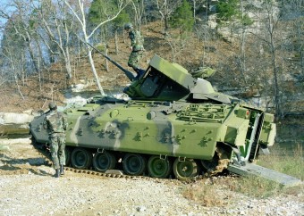 ICM 72913 M3 Bradley, US Cavalry Fighting Vehicle 1:72