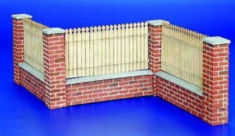 Plus model 215 Fence with underpinning 1:35
