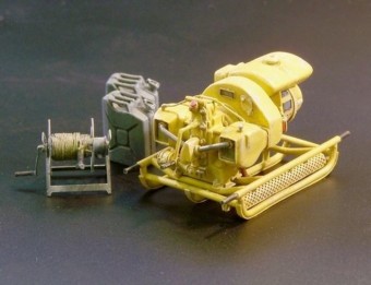 Plus model 421 German power generator WWII 1:35