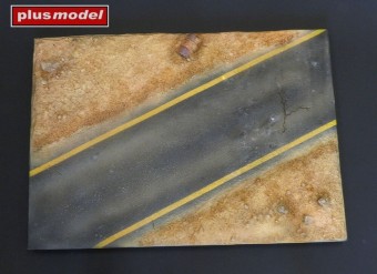 Plus model 622 Display baseRoad in the desert 1:35