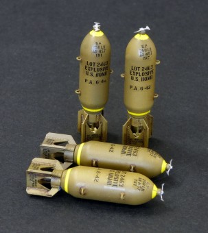 Plus model AL3024 Bombs 250lb 1:32