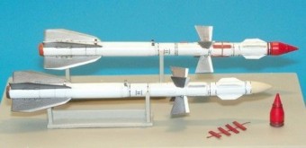 Plus model AL4007 Russian missile R-27ER AA-10 Alamo-C 1:48