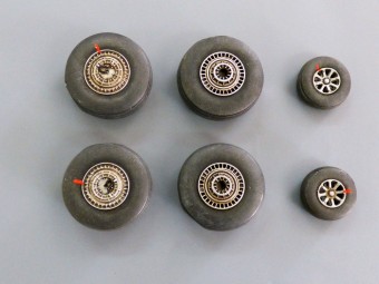 Plus model AL7025 Wheels for L749 Constelation 1:72