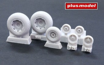 Plus model AL7070 PBY Privateer wheels with diamond tread 1:72