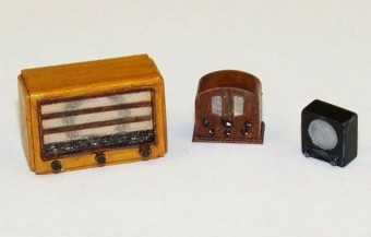 Plus model EL031 Old radios 1:35