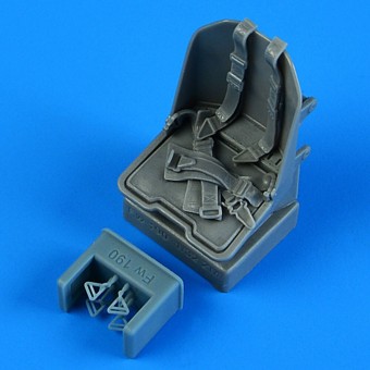 Quickboost QB32 333 Fw 190A/F/D seat with seatbelts 1:32