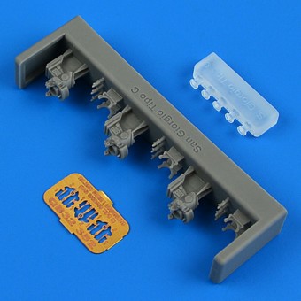 Quickboost QB32 352 Macchi C.205V serie I gunsight (San Giorgio tipo C) for Italeri 1:32