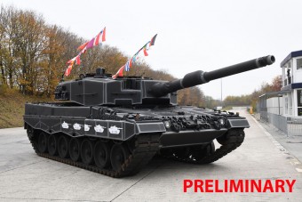 Revell 03368 Leopard 2A4 - Special Decoration 40th anniversary 1:35
