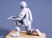 CMK 129-F48331 Kneeling Soldier(on right knee) US Army Infantry Squad 2nd Division 1:48