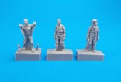 CMK 129-F72308 Two French Pilots and a Mechanic 1:72