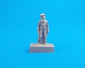 CMK 129-F72308 Two French Pilots and a Mechanic 1:72