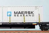 HGD 40030 Vagon platforma Rgs cu 2 containere 20' Maersk, CFR Marfa, epoca VI 