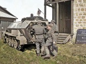 ICM 35114 'Krankenpanzerwagen' Sd.Kfz.251/8 Ausf.A  WWII German Ambulance with Military Medical Personnel 1:35