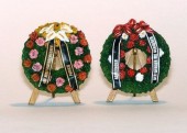 Plus model 376 Funeral wreaths with easels 1:35
