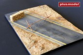 Plus model 622 Display baseRoad in the desert 1:35
